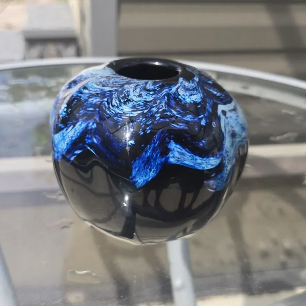 1991 Studio Art Black Glass Acorn Orb Vase Iridescent Luster Waves Signed - Picture 3 of 9
